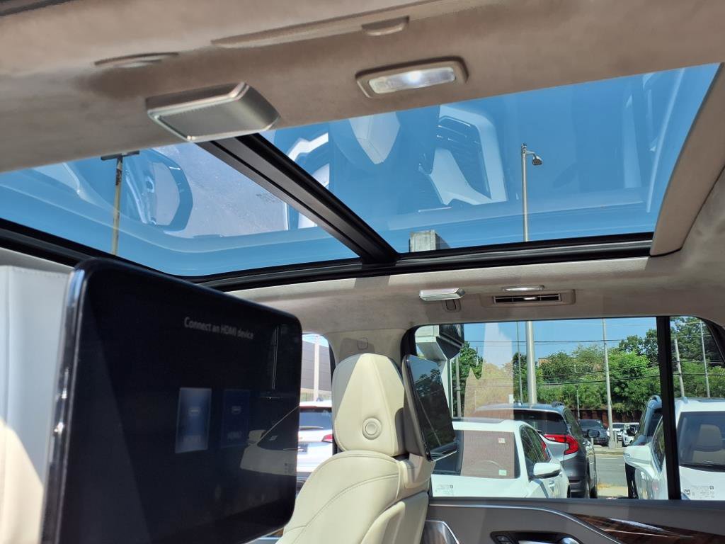 Certified 2023 Cadillac Escalade Premium Luxury Platinum image 17