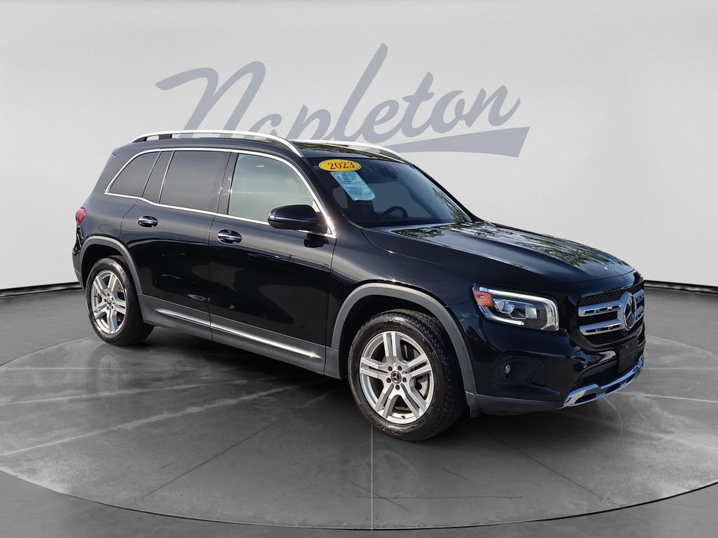 Used 2023 Mercedes-Benz GLB 250 4MATIC w/ Premium Package image 3