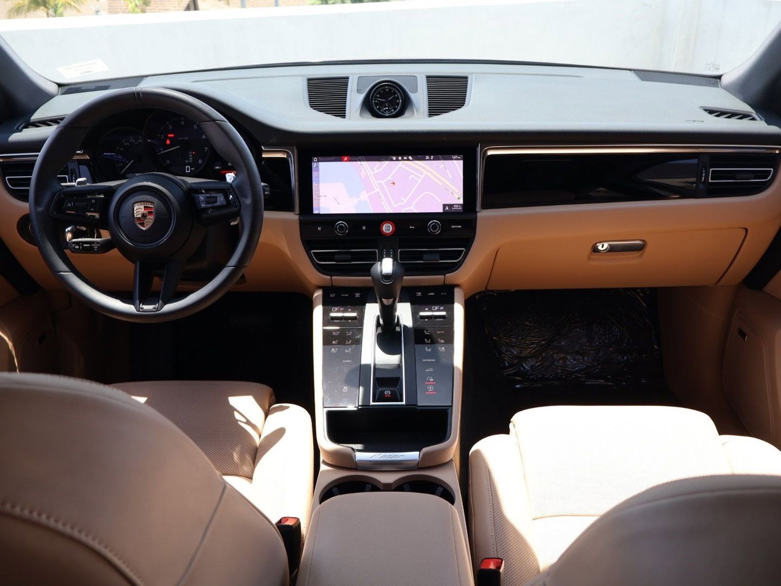 Certified 2025 Porsche Macan AWD/4WD image 21