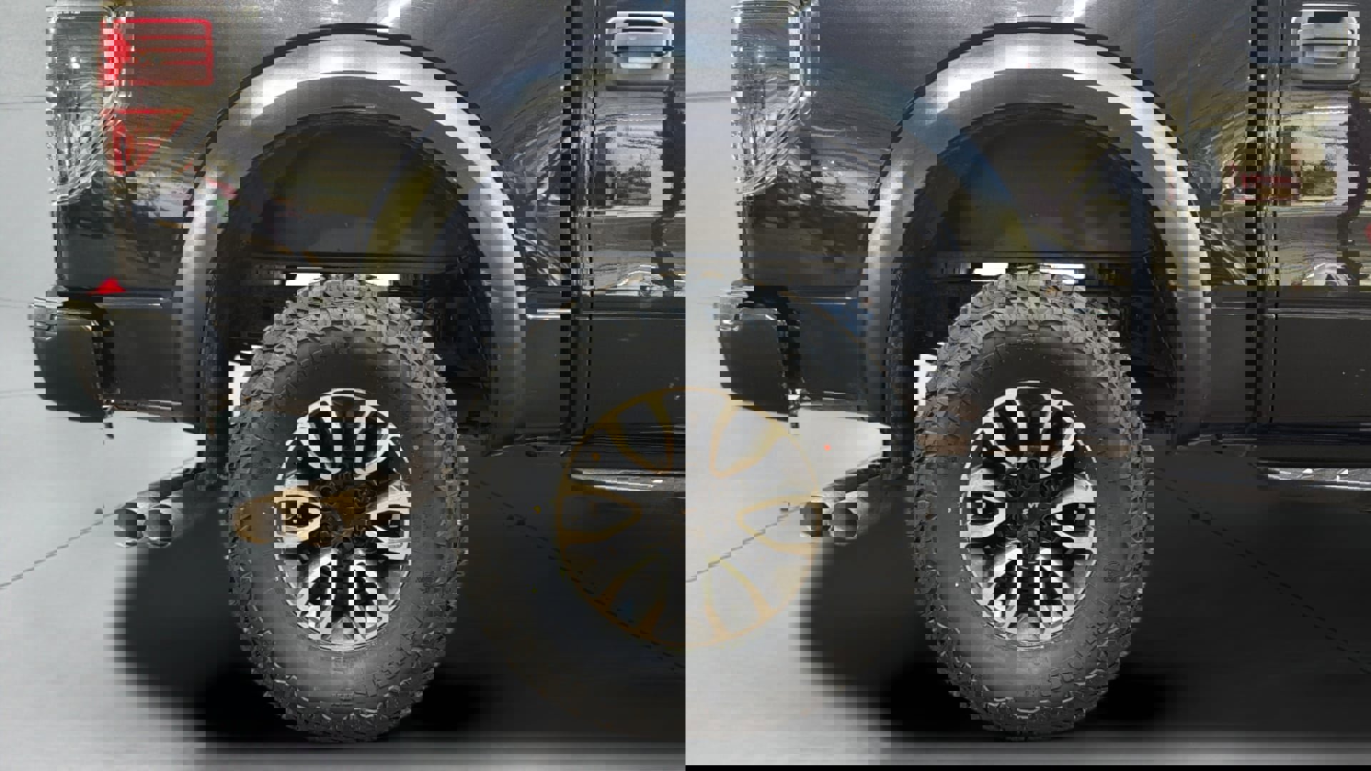 Used 2012 Ford F150 Raptor w/ Raptor Luxury Pkg image 36