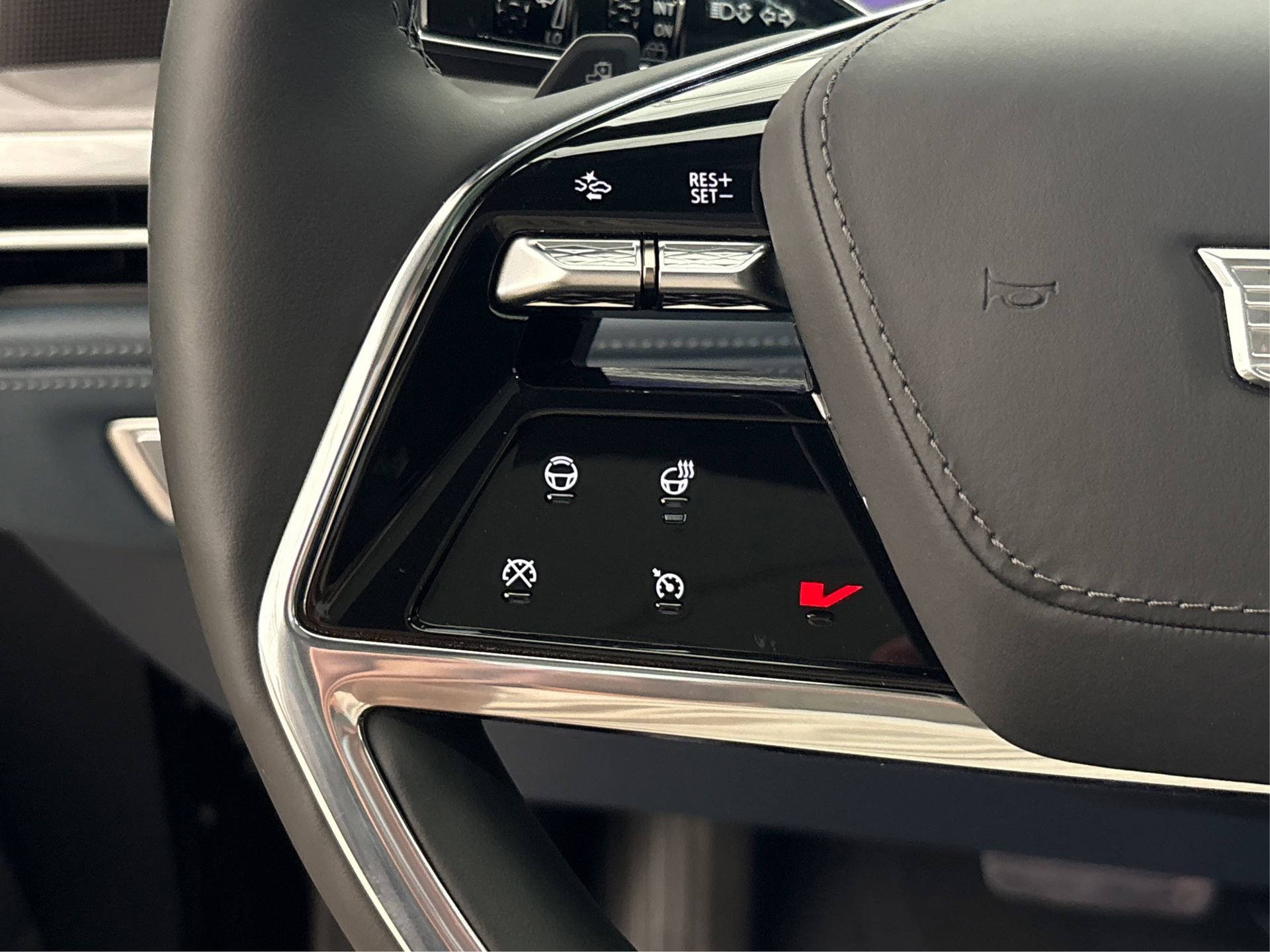 New 2025 Cadillac Escalade IQ Luxury 2 w/ LPO, Radiant Package image 28