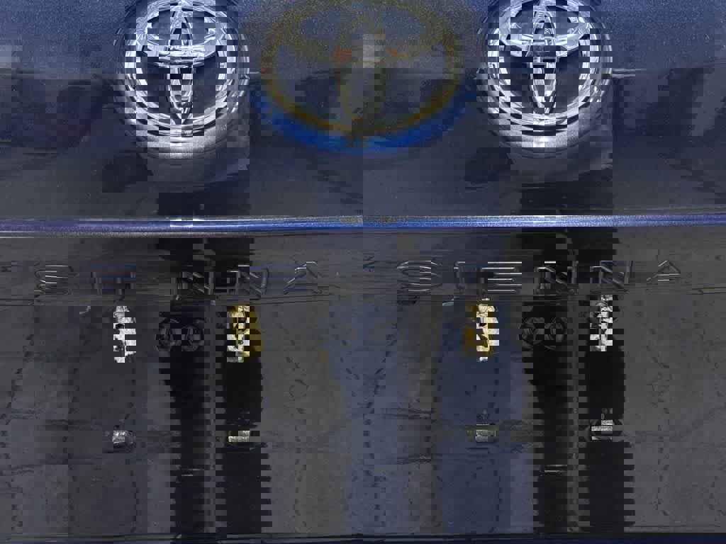 Used 2020 Toyota Sienna XLE w/ XLE Navigation Package image 28