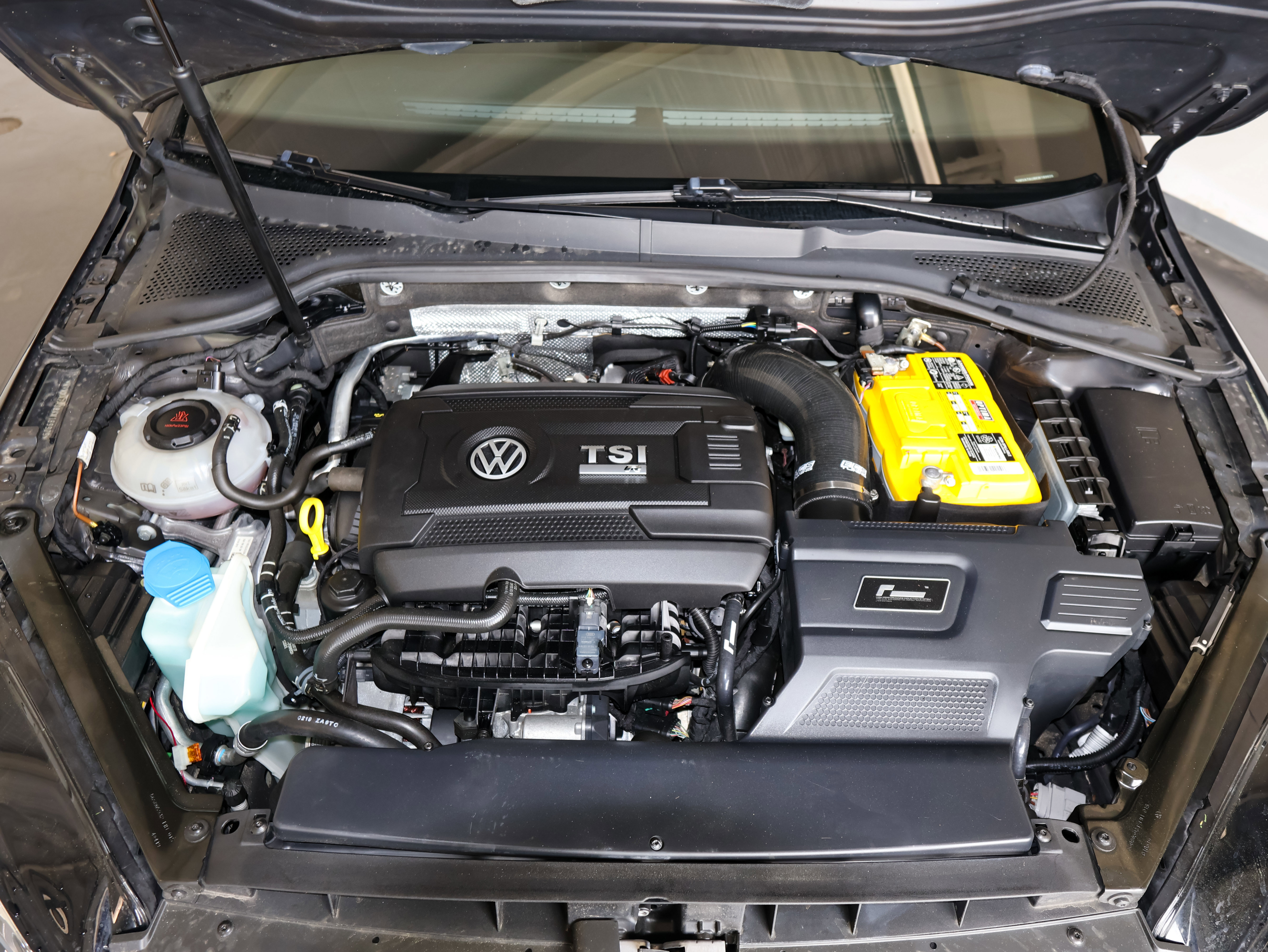 Used 2019 Volkswagen Golf R 4-Door image 52