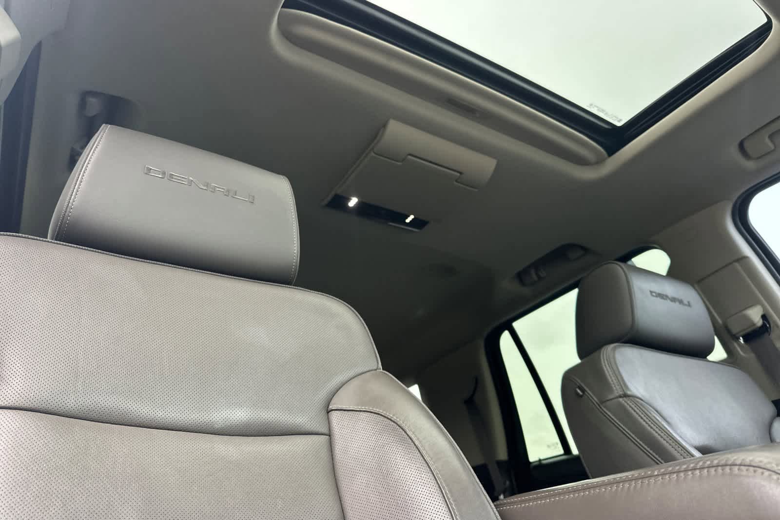 Used 2015 GMC Yukon Denali w/ Premium Package image 19
