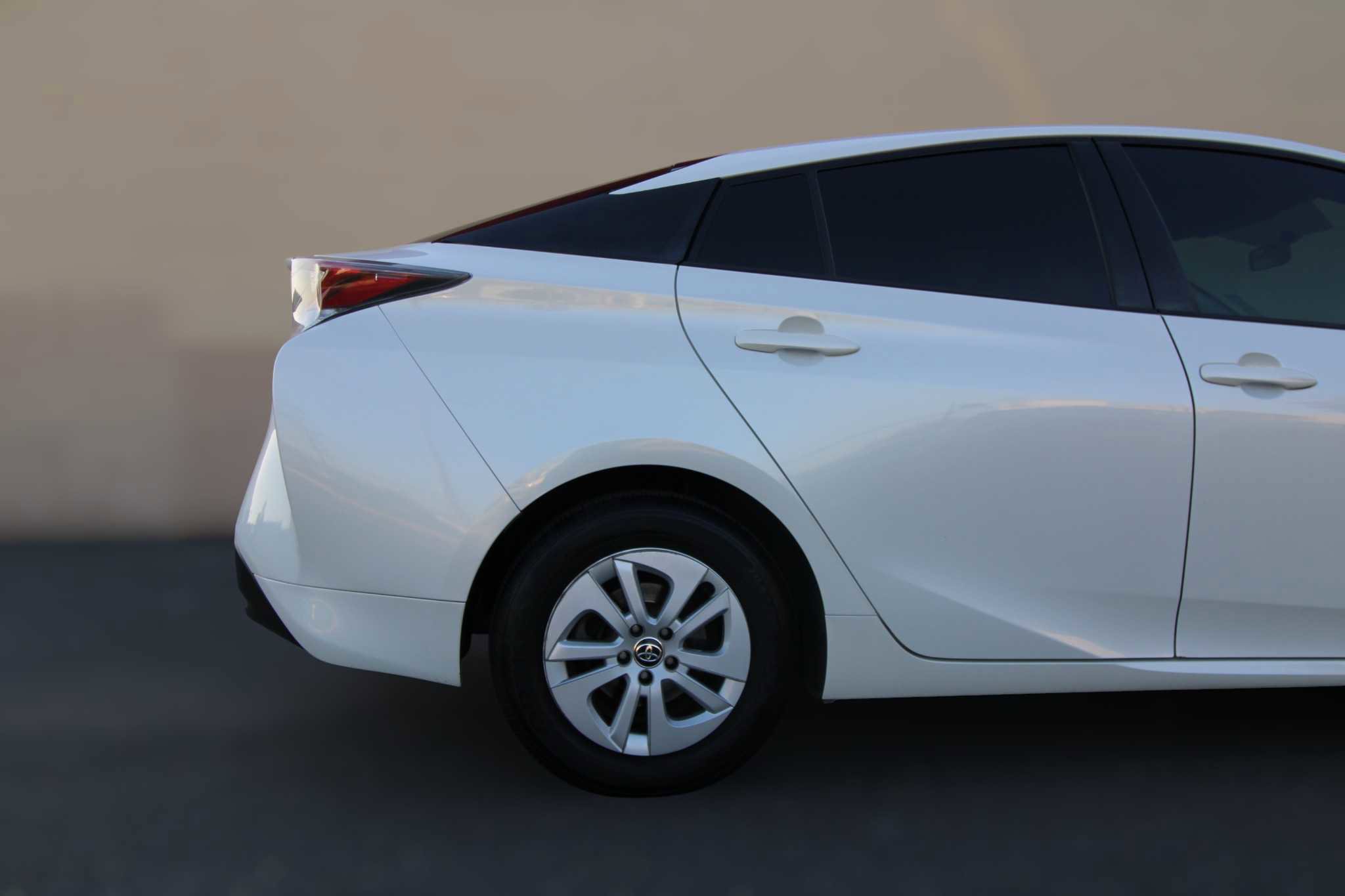 Used 2016 Toyota Prius Two image 10