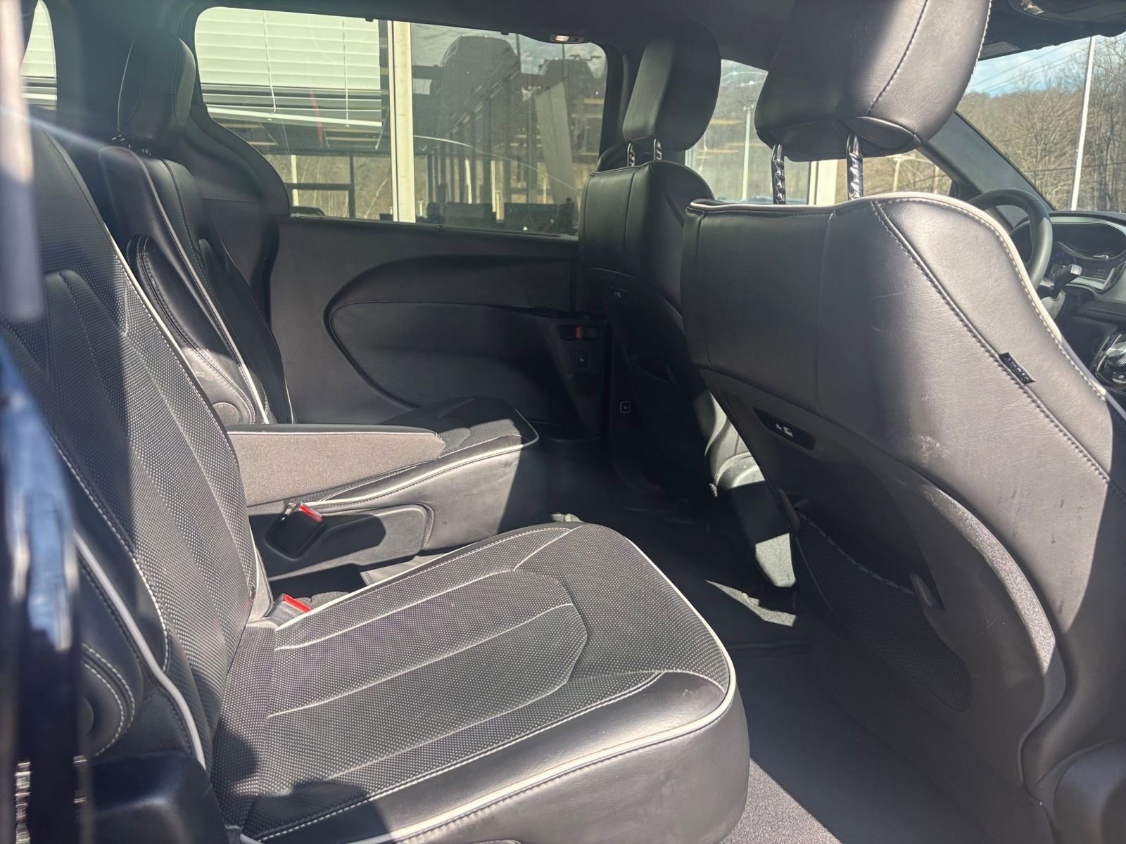 Used 2025 Chrysler Pacifica Limited image 42