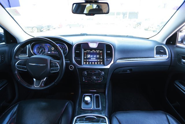 Used 2017 Chrysler 300 C RWD image 32