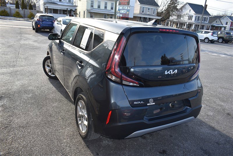 Used 2023 Kia Soul LX w/ LX Technology Package image 5