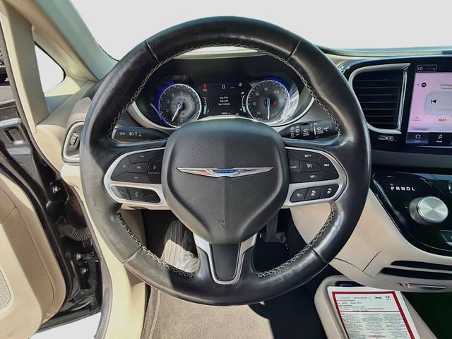 Used 2021 Chrysler Pacifica Touring-L FWD image 11