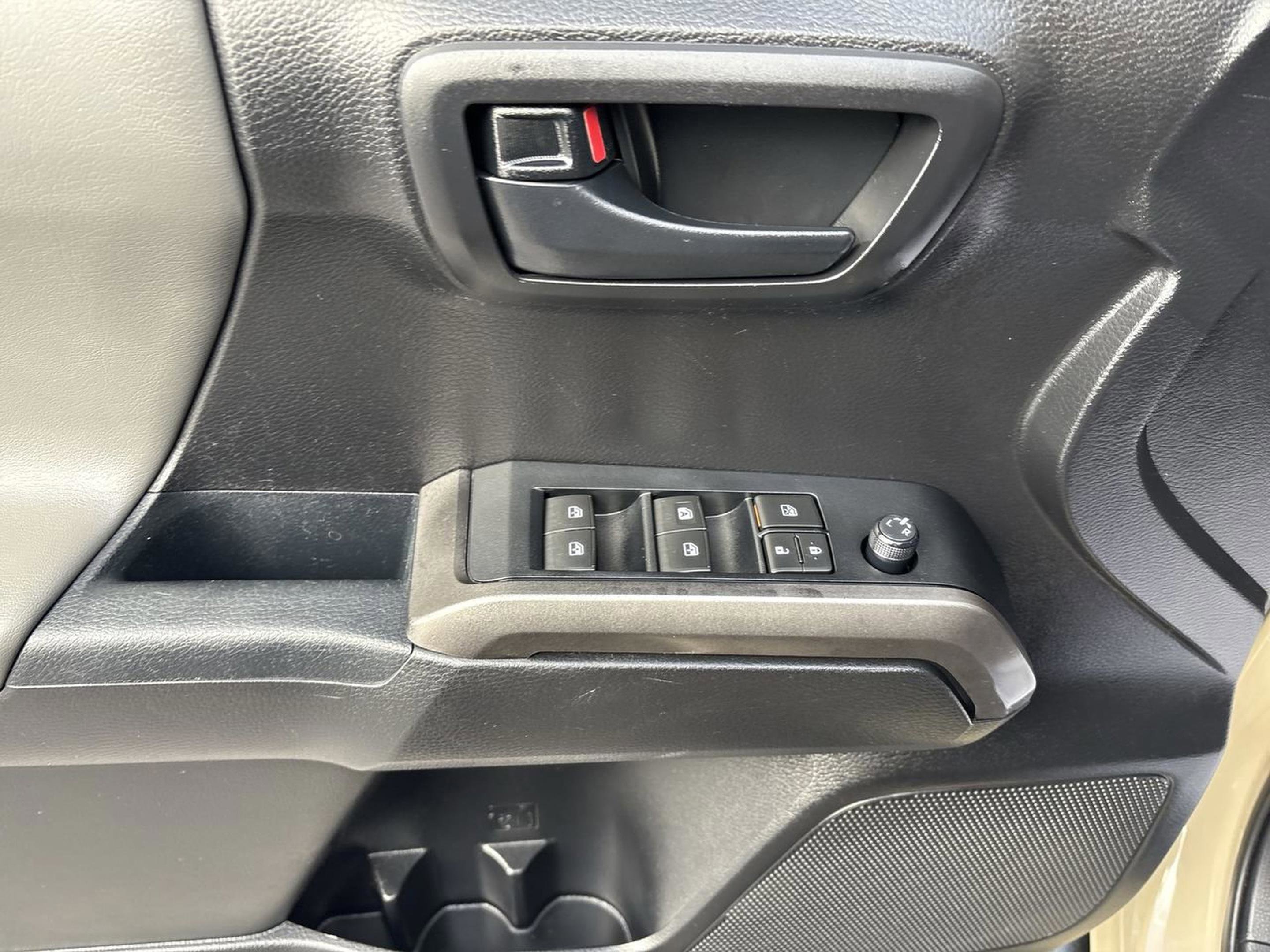 Used 2019 Toyota Tacoma SR5 image 17