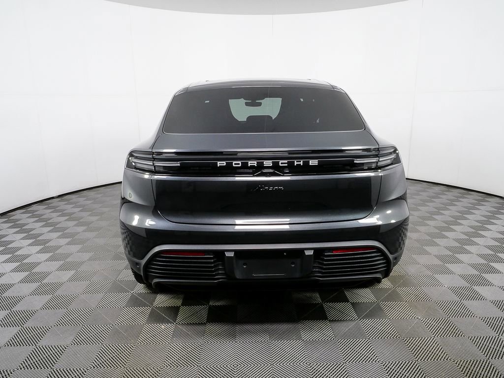 Certified 2025 Porsche Macan Electric image 31