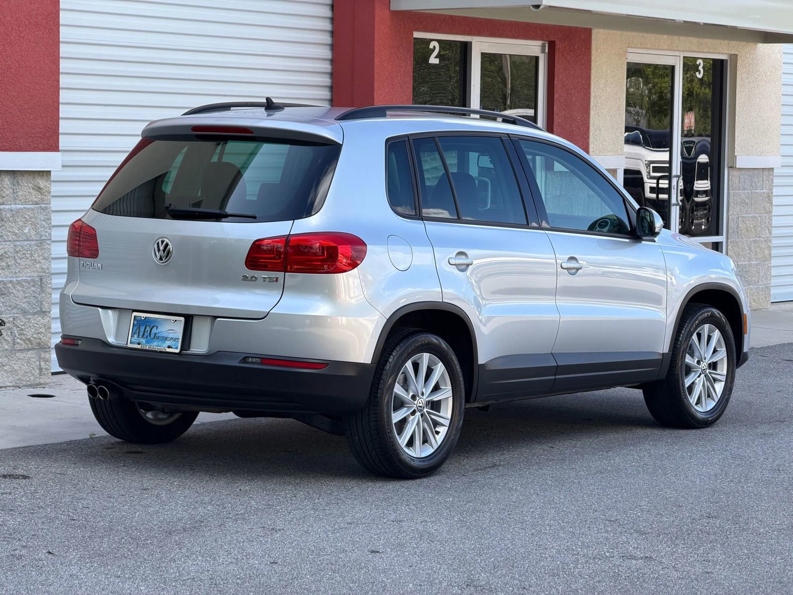 Used 2015 Volkswagen Tiguan SE image 6