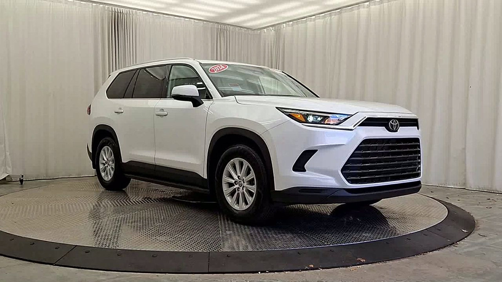 Used 2024 Toyota Grand Highlander XLE image 5