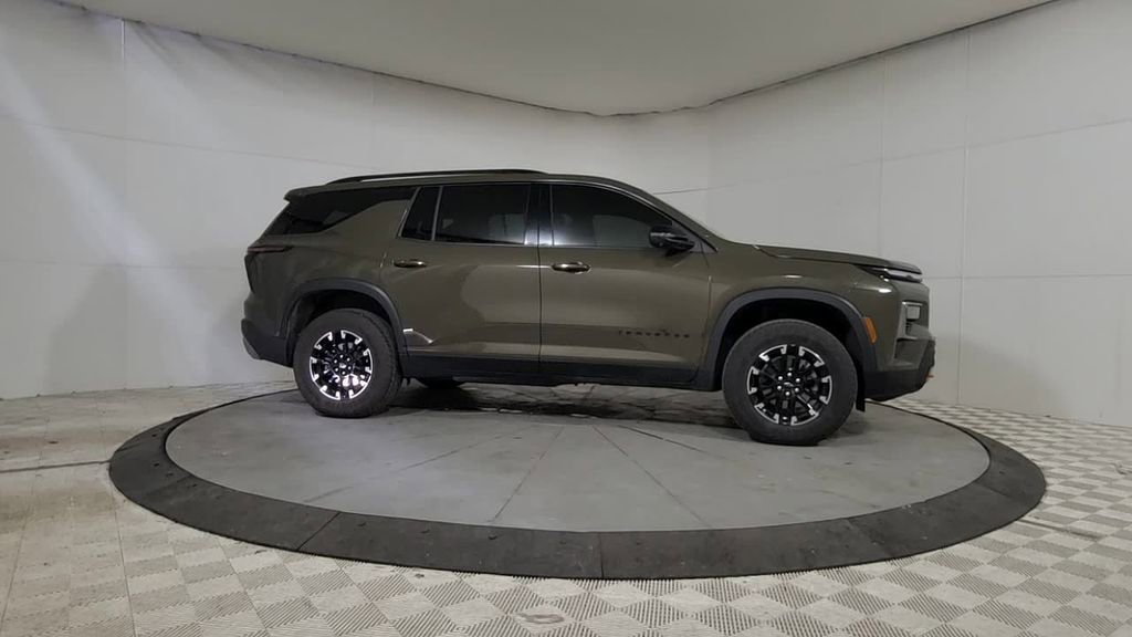 Used 2025 Chevrolet Traverse Z71 w/ Enhanced Driving Package image 8