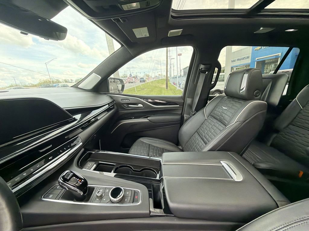Used 2023 Cadillac Escalade V AWD/4WD image 11
