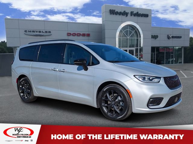 New 2026 Chrysler Pacifica Limited w/ S Appearance Package image 1