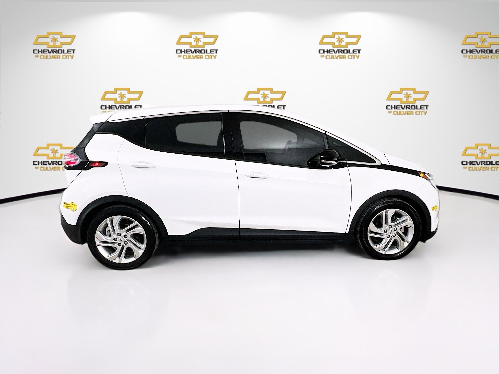 Used 2022 Chevrolet Bolt LT FWD image 8