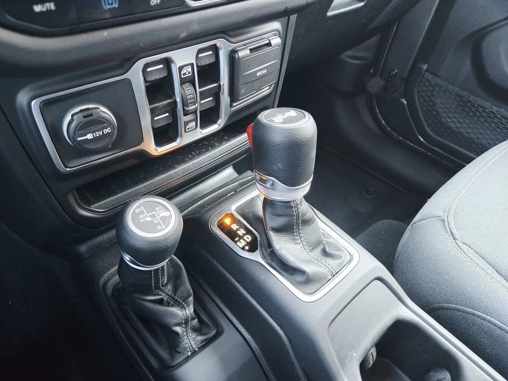 Used 2025 Jeep Wrangler Unlimited Sahara image 32