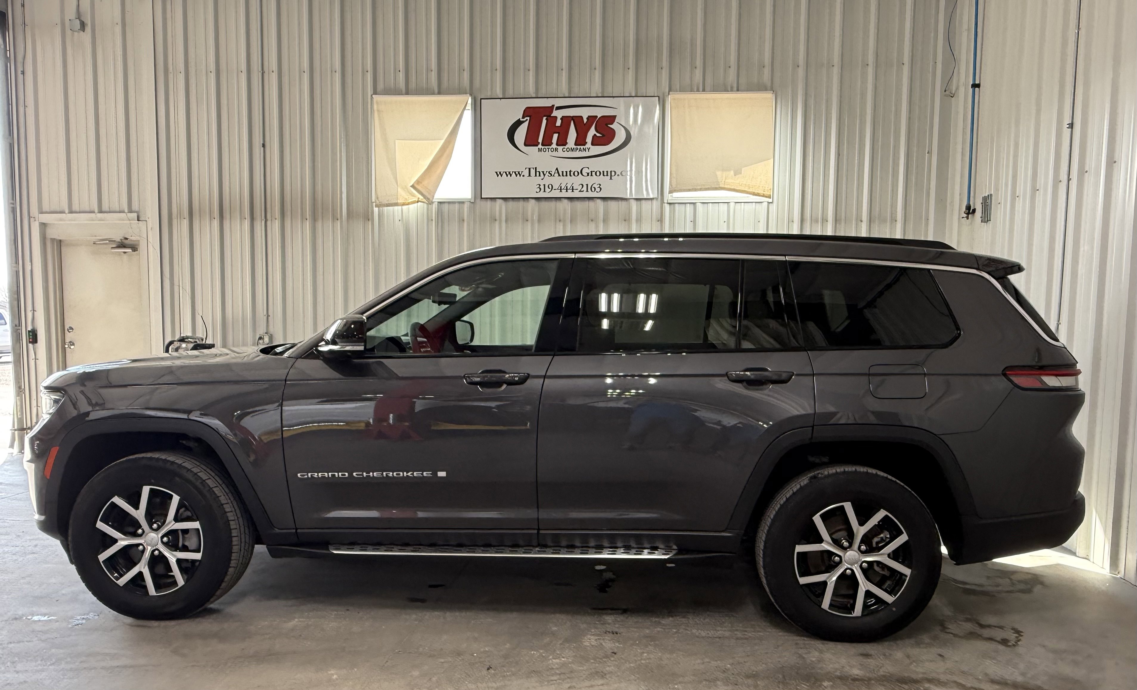 Used 2024 Jeep Grand Cherokee L Limited w/ Luxury Tech Group II AWD/4WD image 14