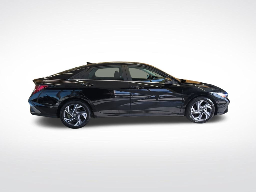 Used 2025 Hyundai Elantra SEL FWD image 7