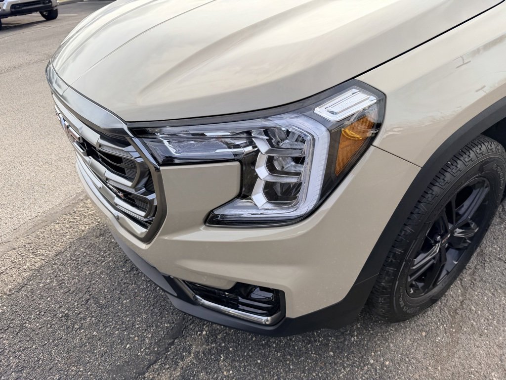 Used 2022 GMC Terrain AT4 image 11