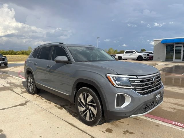 Used 2025 Volkswagen Atlas SEL AWD/4WD image 3