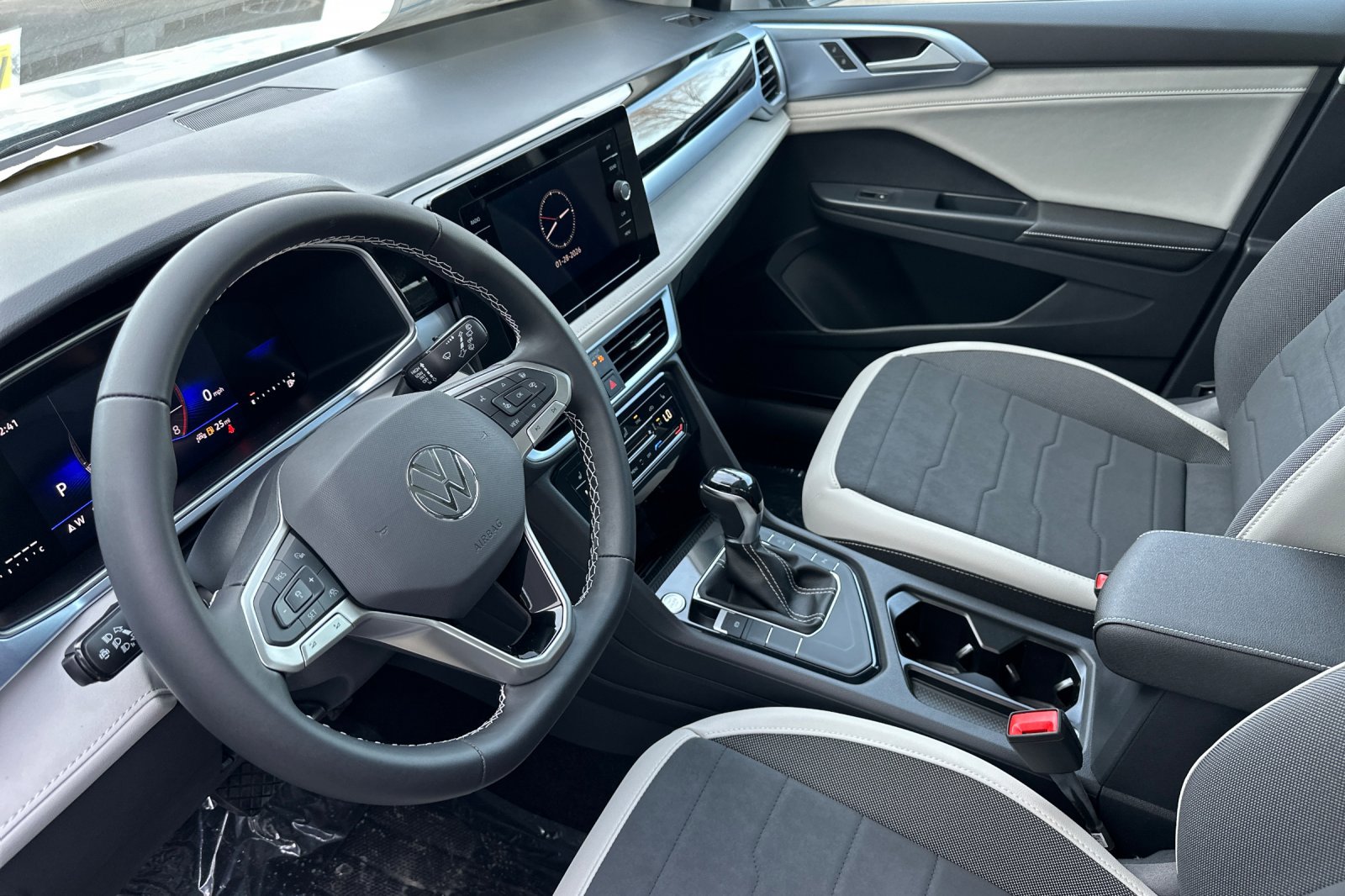 New 2026 Volkswagen Taos SE image 10