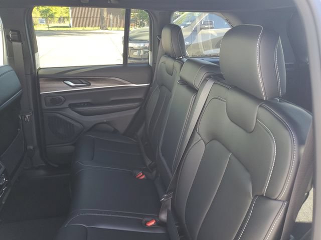 New 2026 Jeep Grand Cherokee Limited AWD/4WD image 17