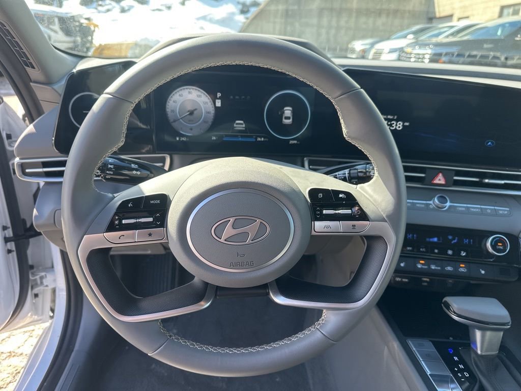 Certified 2025 Hyundai Elantra SEL image 11