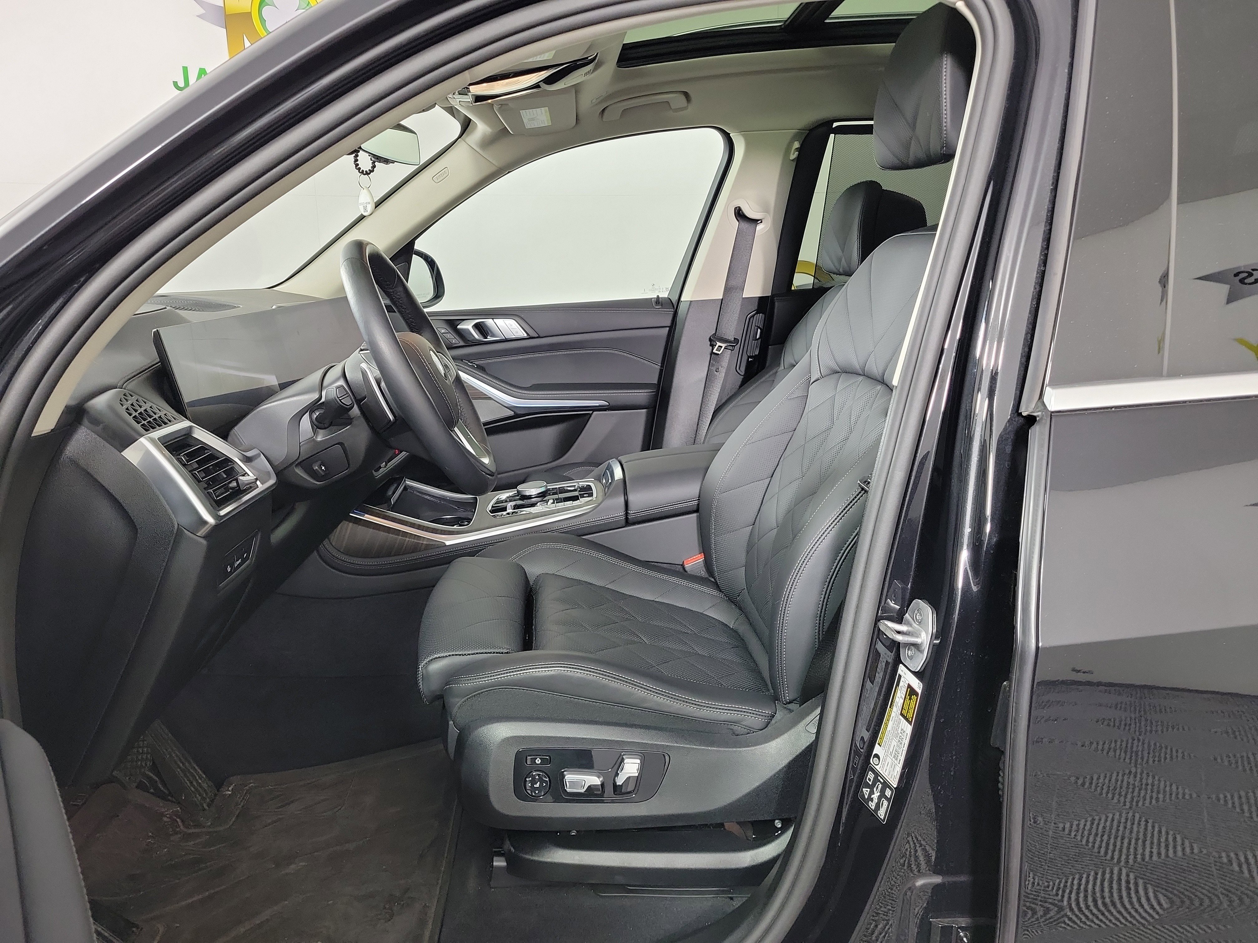 Certified 2026 BMW X7 xDrive40i AWD/4WD image 9