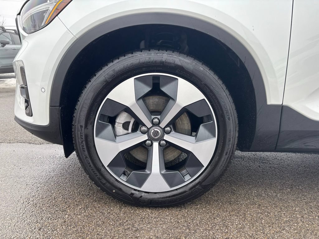 Certified 2026 Volvo XC40 B5 Plus w/ Protection Package Premier AWD/4WD image 28