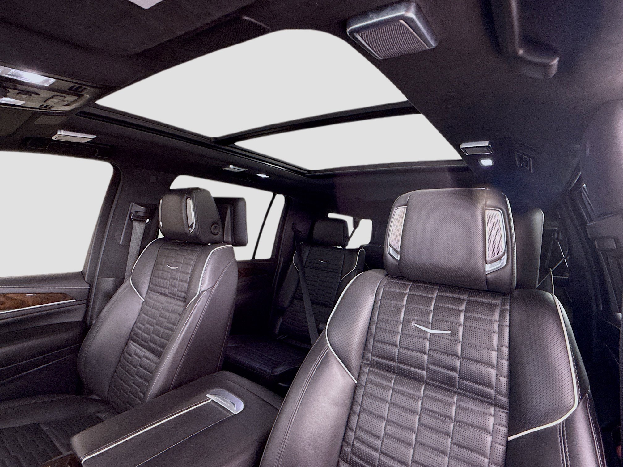 Used 2023 Cadillac Escalade ESV Sport Platinum w/ Heavy-Duty Trailer Package AWD/4WD image 23