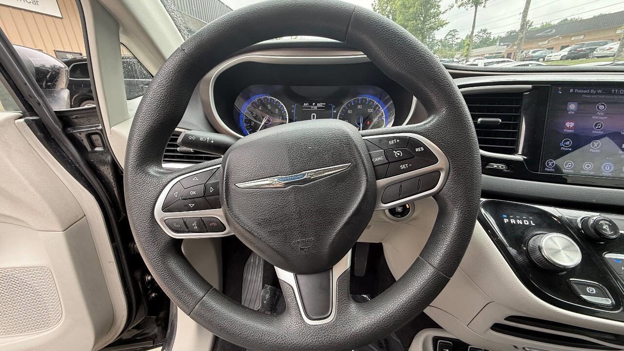 Used 2017 Chrysler Pacifica Touring FWD image 81