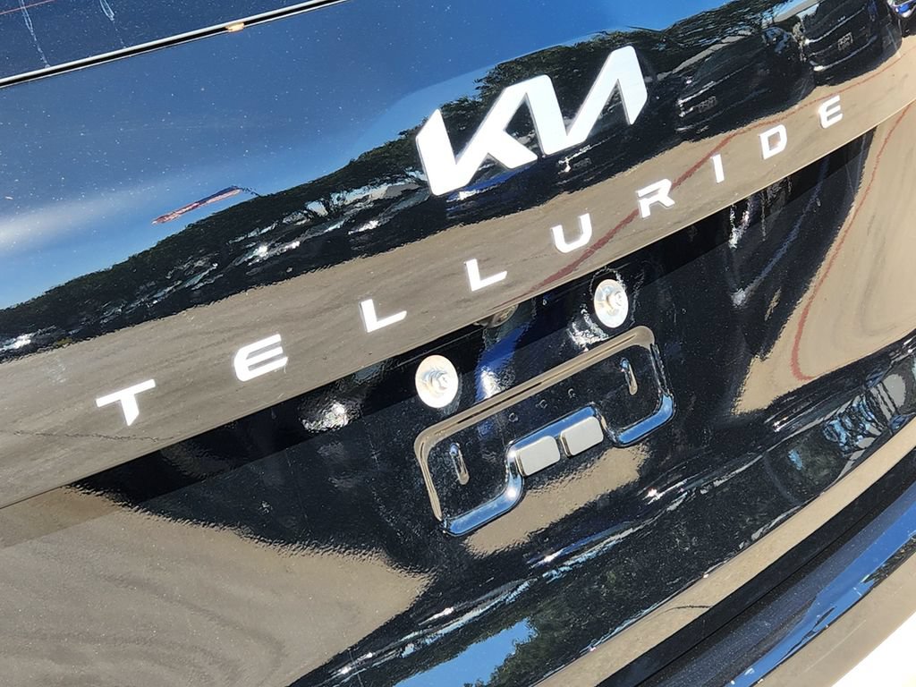 Certified 2024 Kia Telluride EX w/ EX Captain's Chair Package AWD/4WD image 21