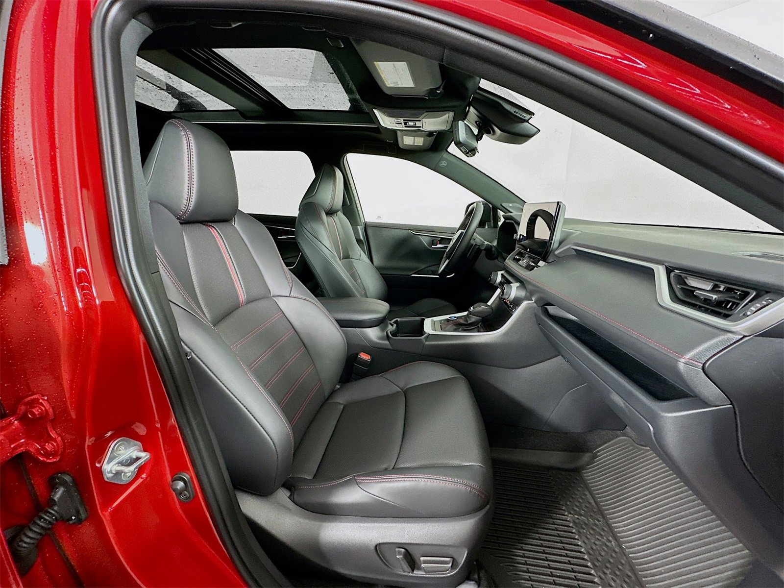 Certified 2025 Toyota RAV4 XSE image 30