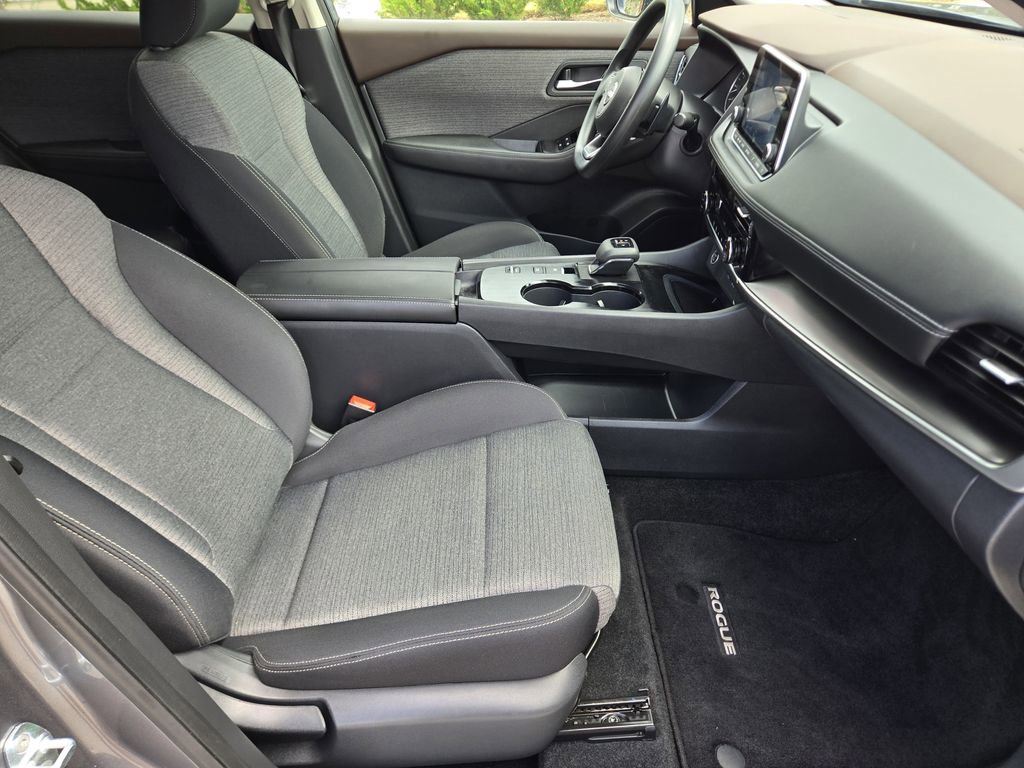 Used 2022 Nissan Rogue SV image 15