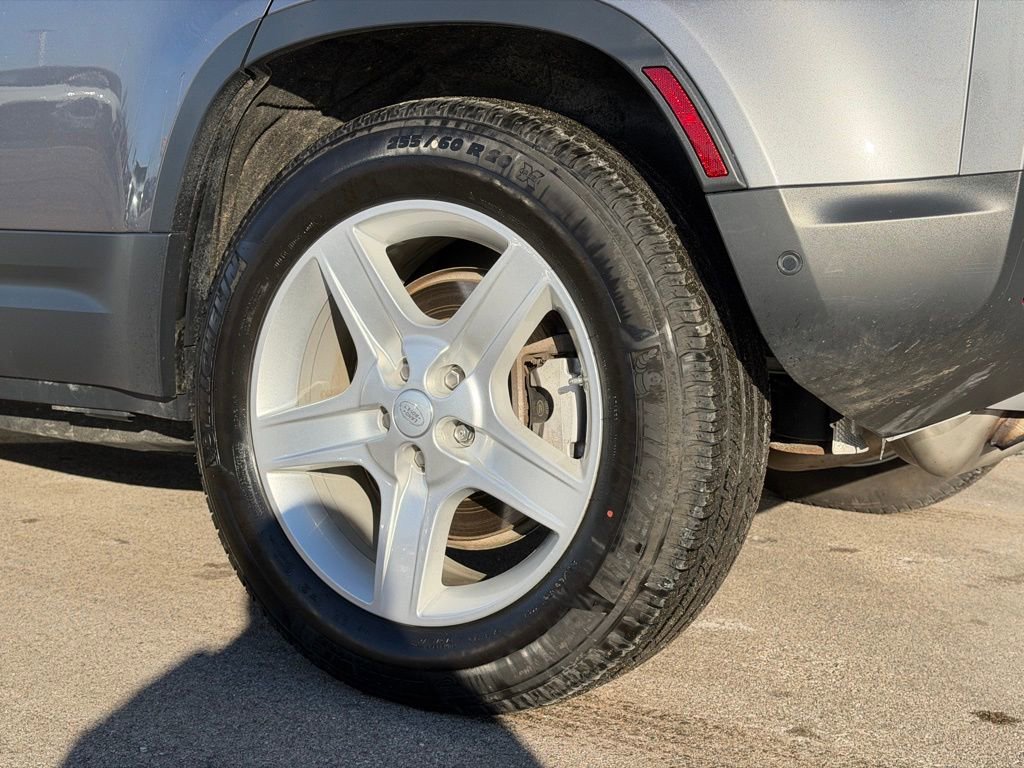 Used 2021 Land Rover Defender 110 SE image 29