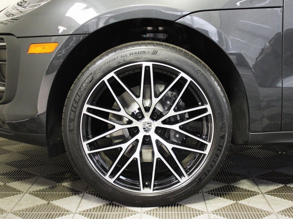 Used 2026 Porsche Macan image 38