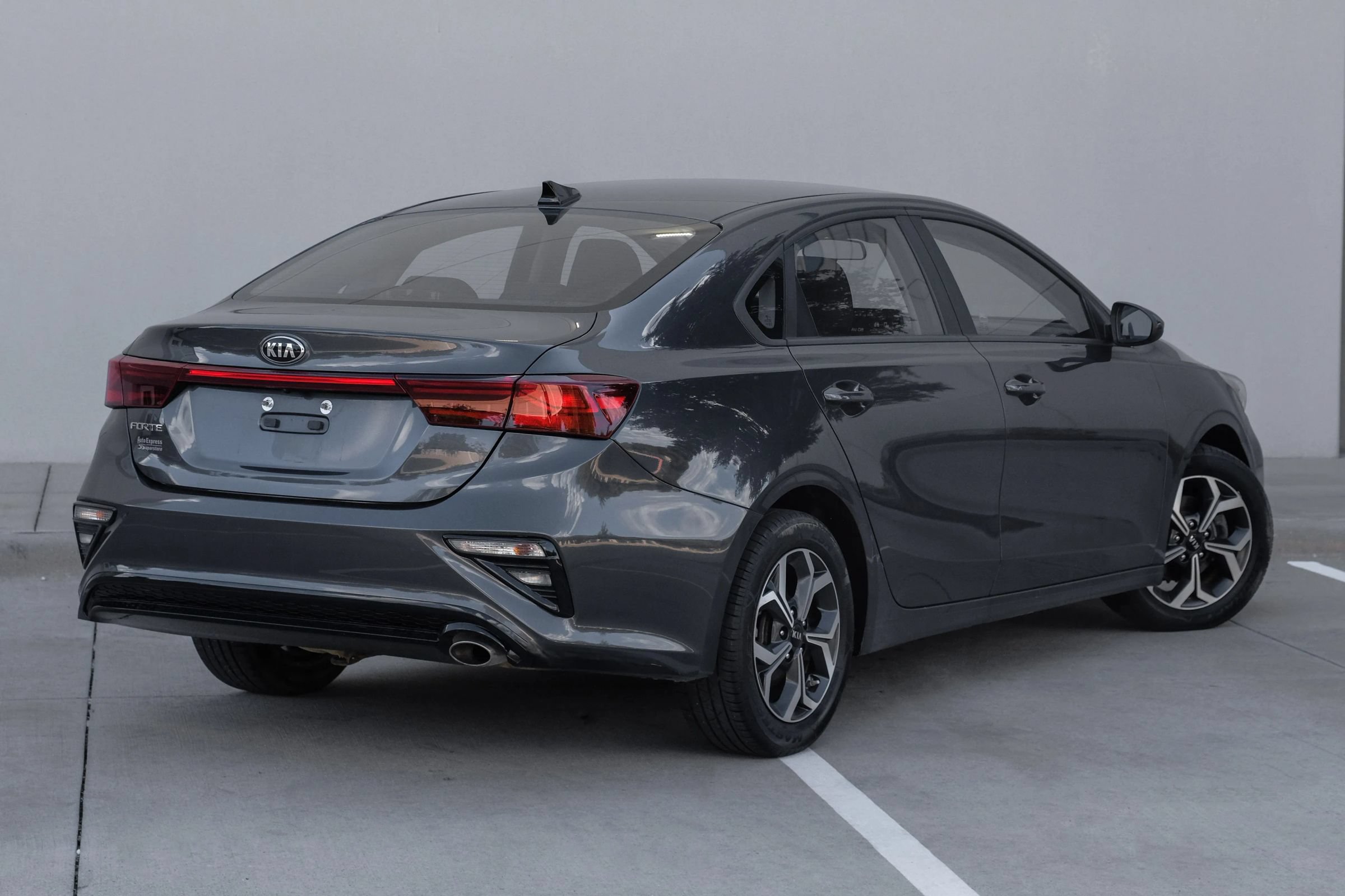 Used 2019 Kia Forte LXS FWD image 4