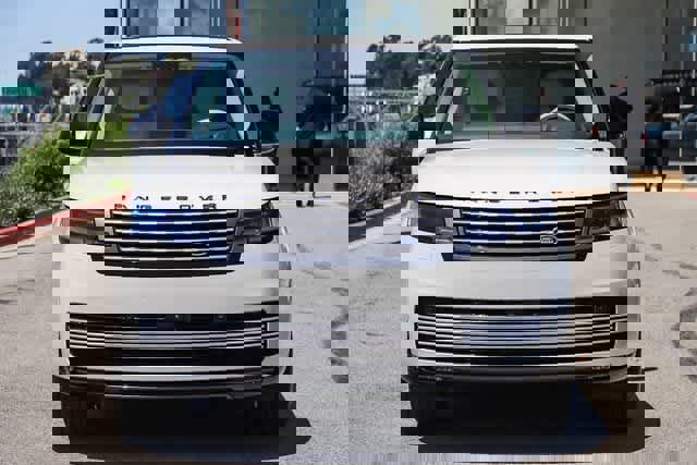 New 2024 Land Rover Range Rover SV image 2