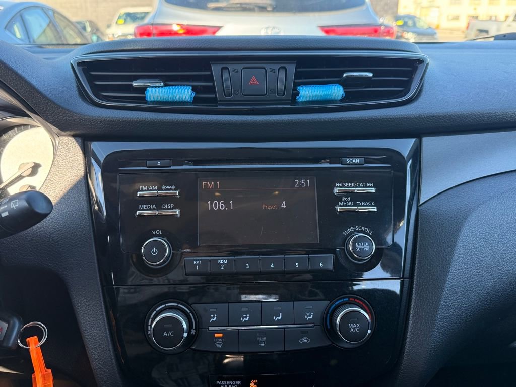 Used 2018 Nissan Rogue Sport S image 26