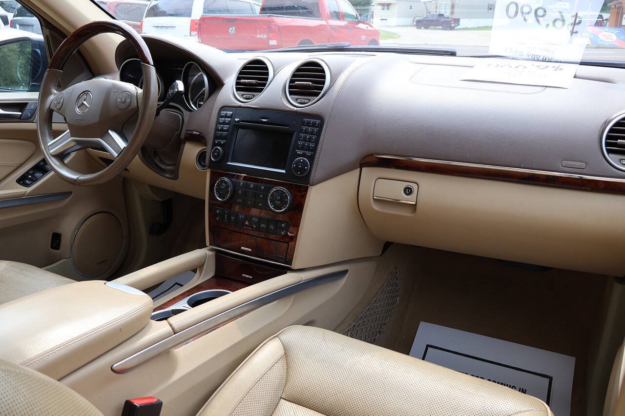 Used 2011 Mercedes-Benz GL 550 4MATIC image 29