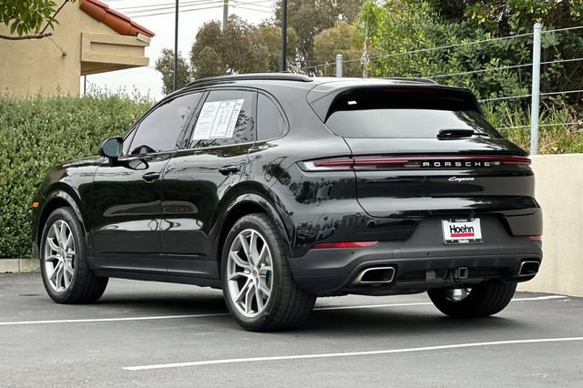 Used 2024 Porsche Cayenne AWD/4WD image 3