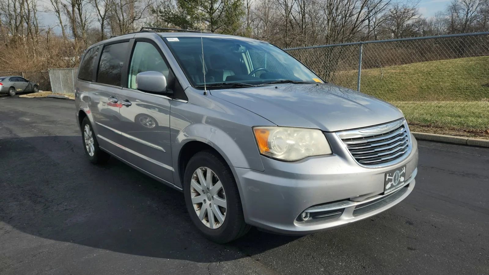 Used 2014 Chrysler Town & Country Touring image 8