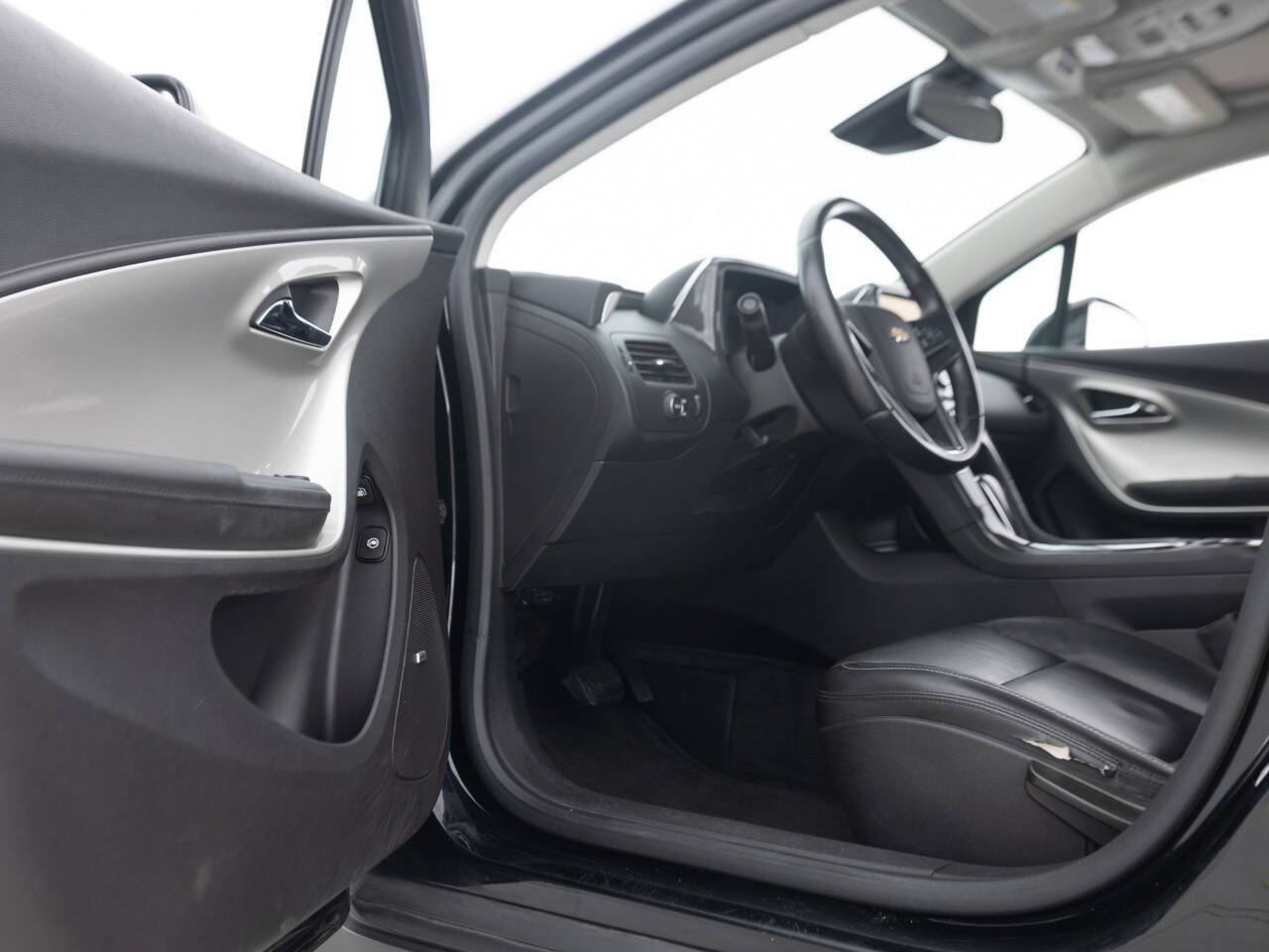 Used 2013 Chevrolet Volt Premium w/ Premium Trim Package FWD image 26