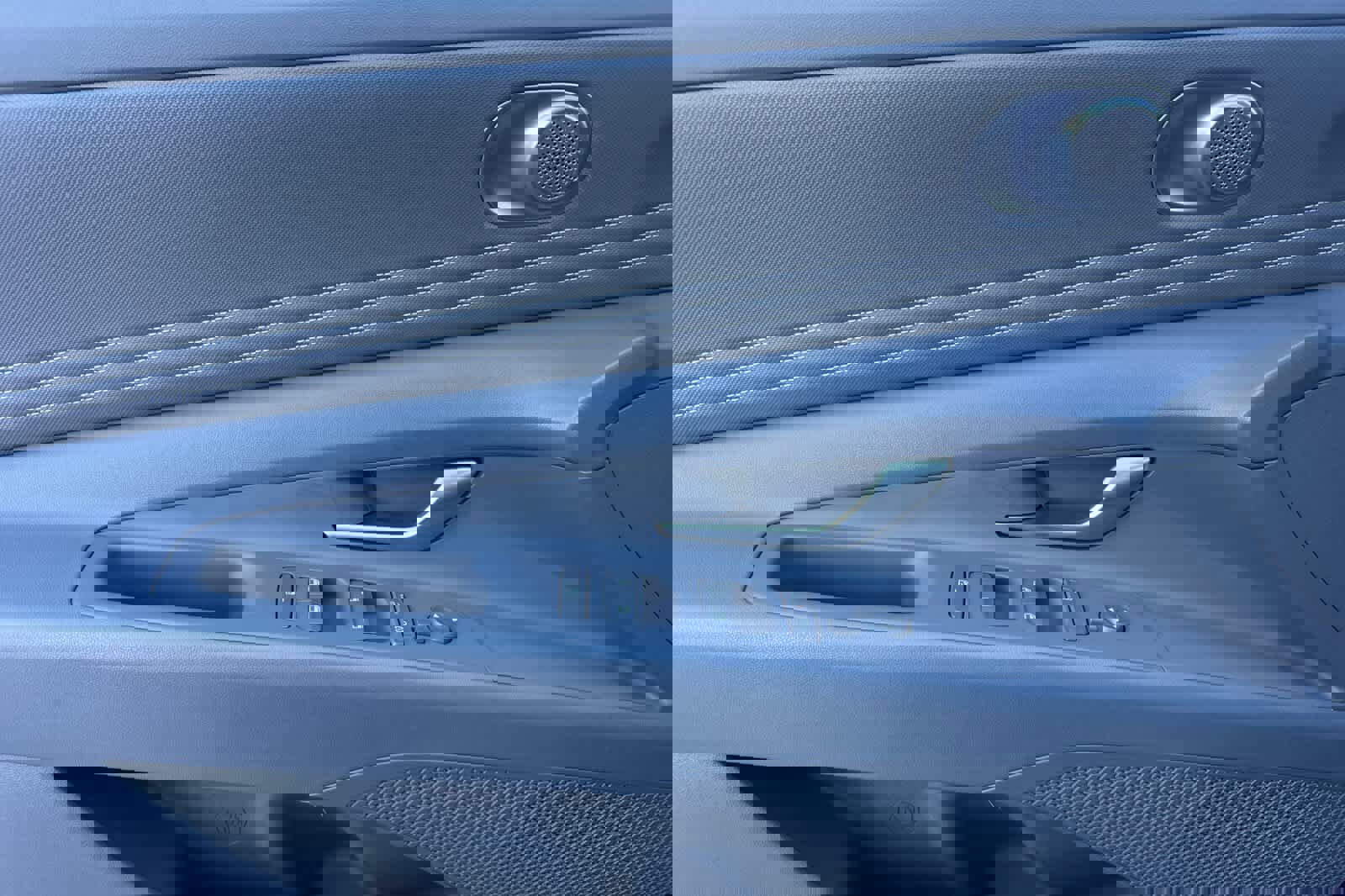 Used 2025 Hyundai Elantra SEL image 12