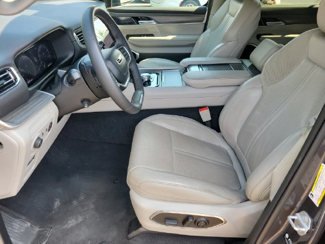 Used 2024 Jeep Wagoneer Series II w/ Flexible Seating Group RWD image 12