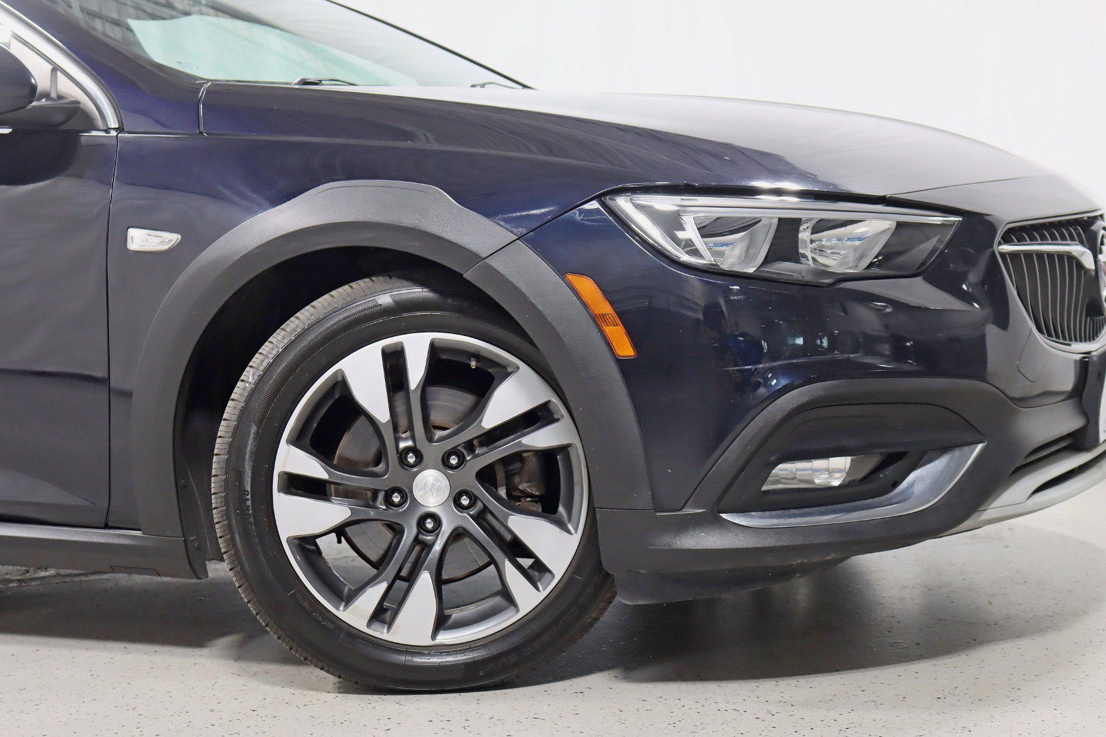 Used 2018 Buick Regal Preferred w/ Sights and Sounds Package AWD/4WD image 5