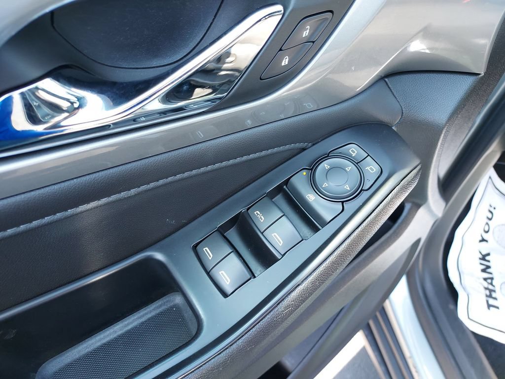 Used 2023 Chevrolet Traverse LT FWD image 19