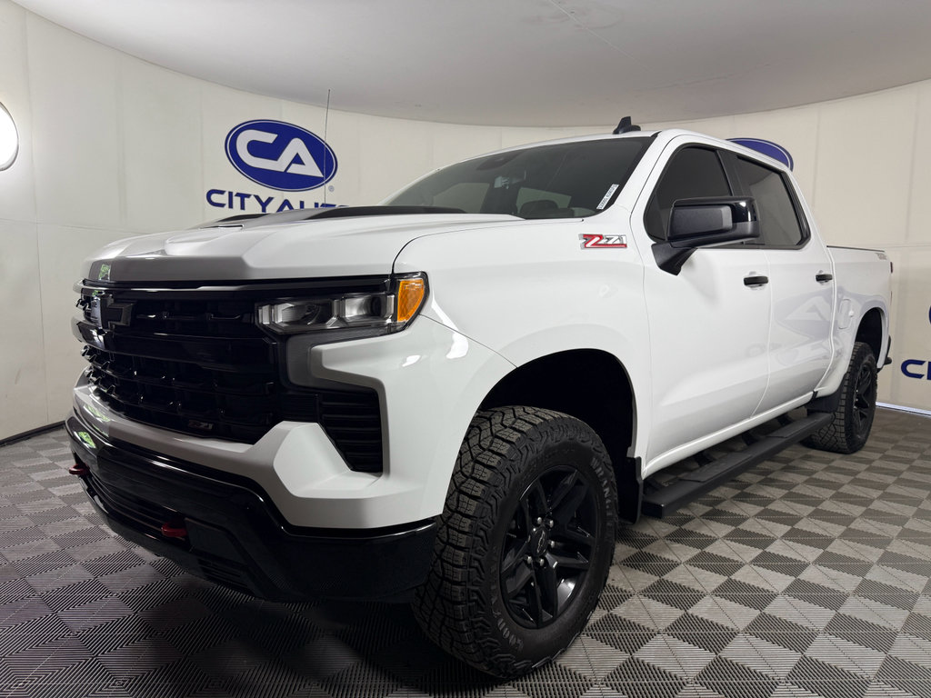 Used 2024 Chevrolet Silverado 1500 LT Trail Boss w/ Convenience Package II image 3